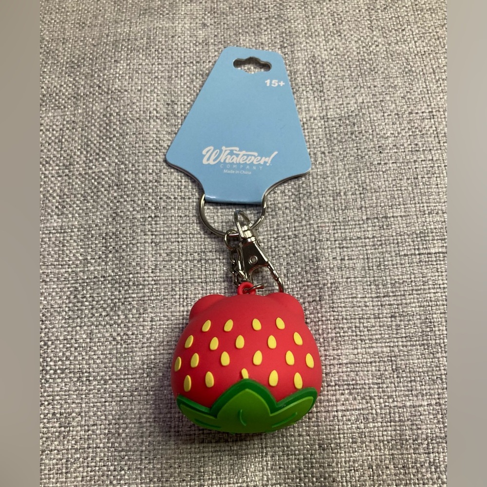 Strawberry Frog 3D Keychain - Picture 4 of 7